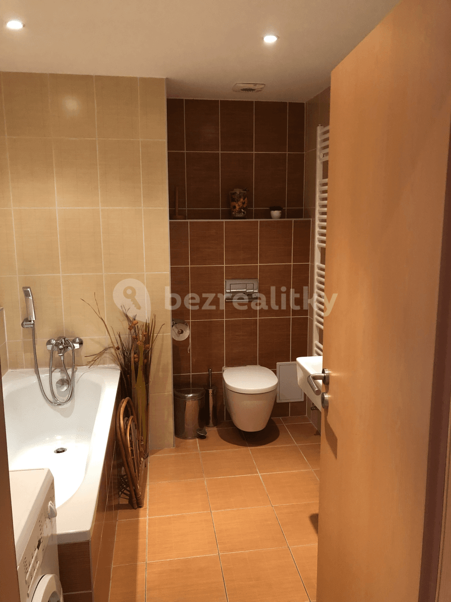 Prenájom bytu 2-izbový 55 m², Hostivice, Středočeský kraj Prenájom bytu 2-izbový 55 m², Hostivice, Středočeský kraj