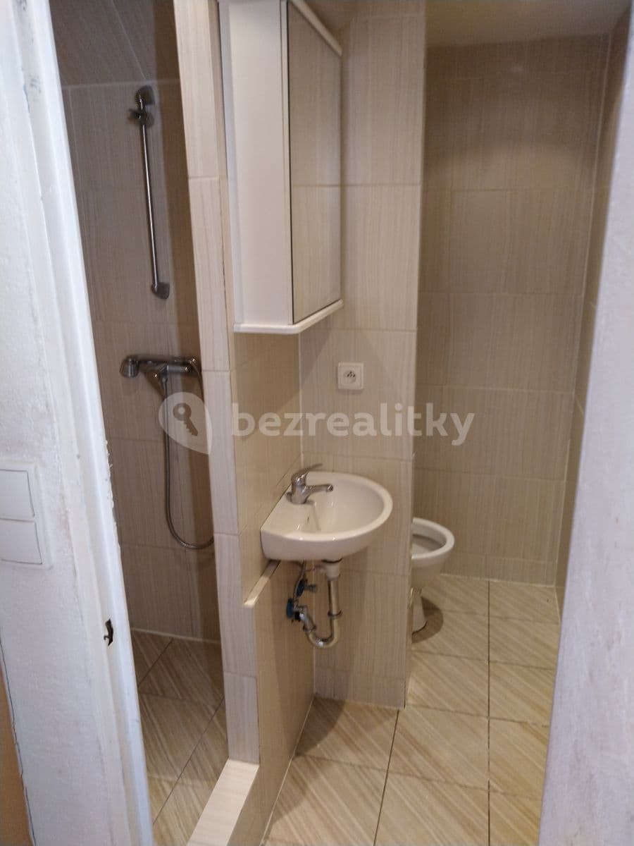 Prenájom bytu Garsoniéra 30 m², třída Edvarda Beneše, Hradec Králové, Královéhradecký kraj Prenájom bytu Garsoniéra 30 m², třída Edvarda Beneše, Hradec Králové, Královéhradecký kraj