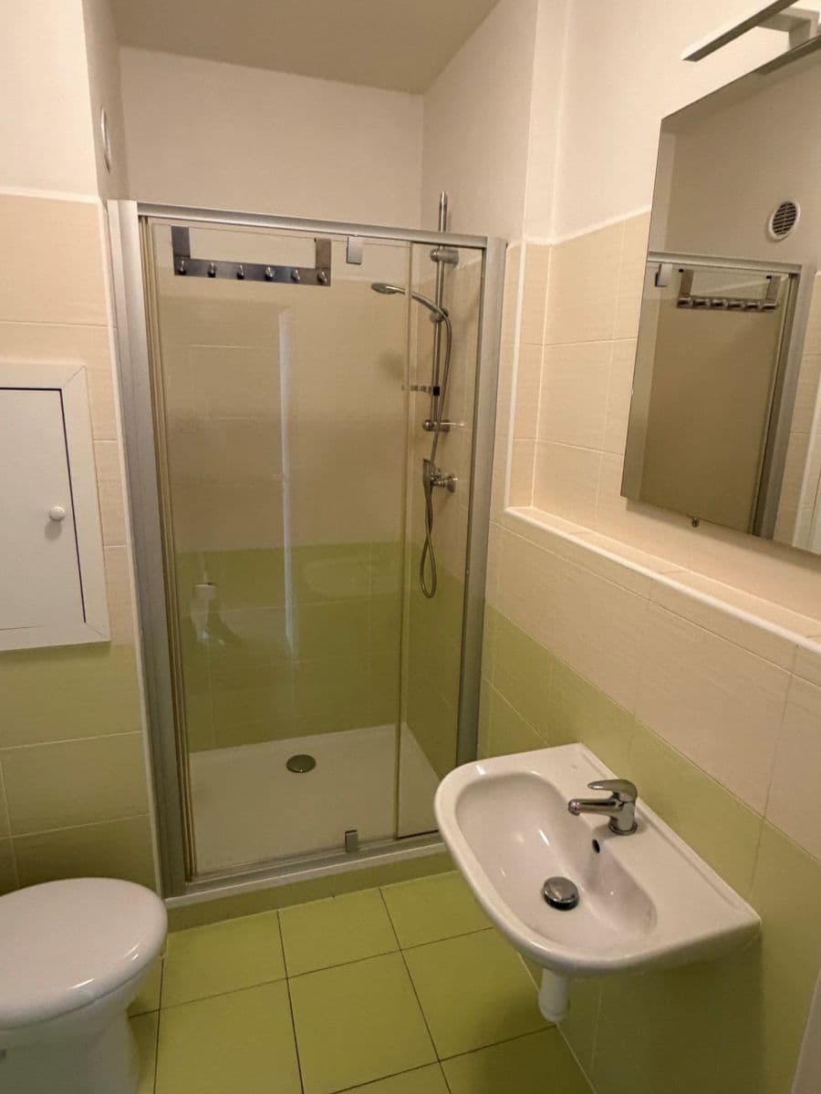 Prenájom bytu 2-izbový 47 m², Lamačova, Praha, Praha Prenájom bytu 2-izbový 47 m², Lamačova, Praha, Praha