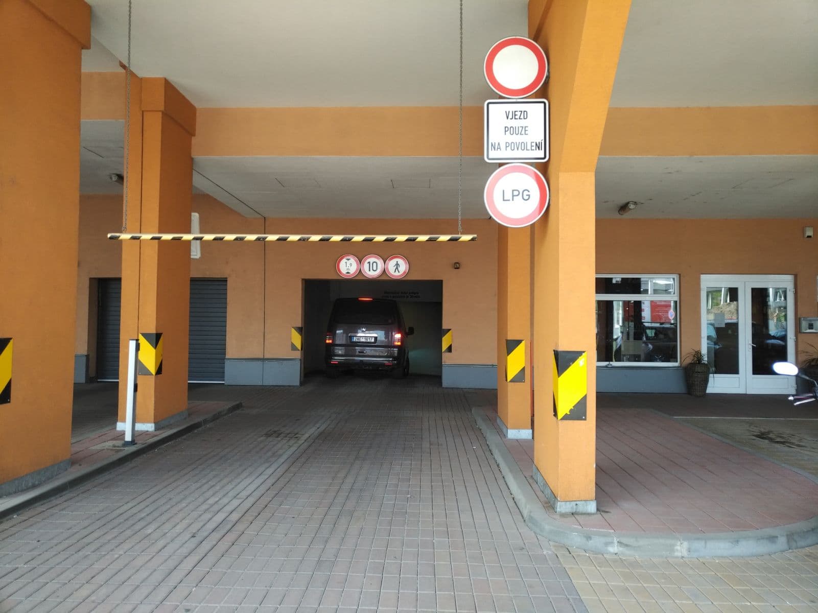 Prenájom garáže 12 m², Poděbradská, Praha, Praha Prenájom garáže 12 m², Poděbradská, Praha, Praha