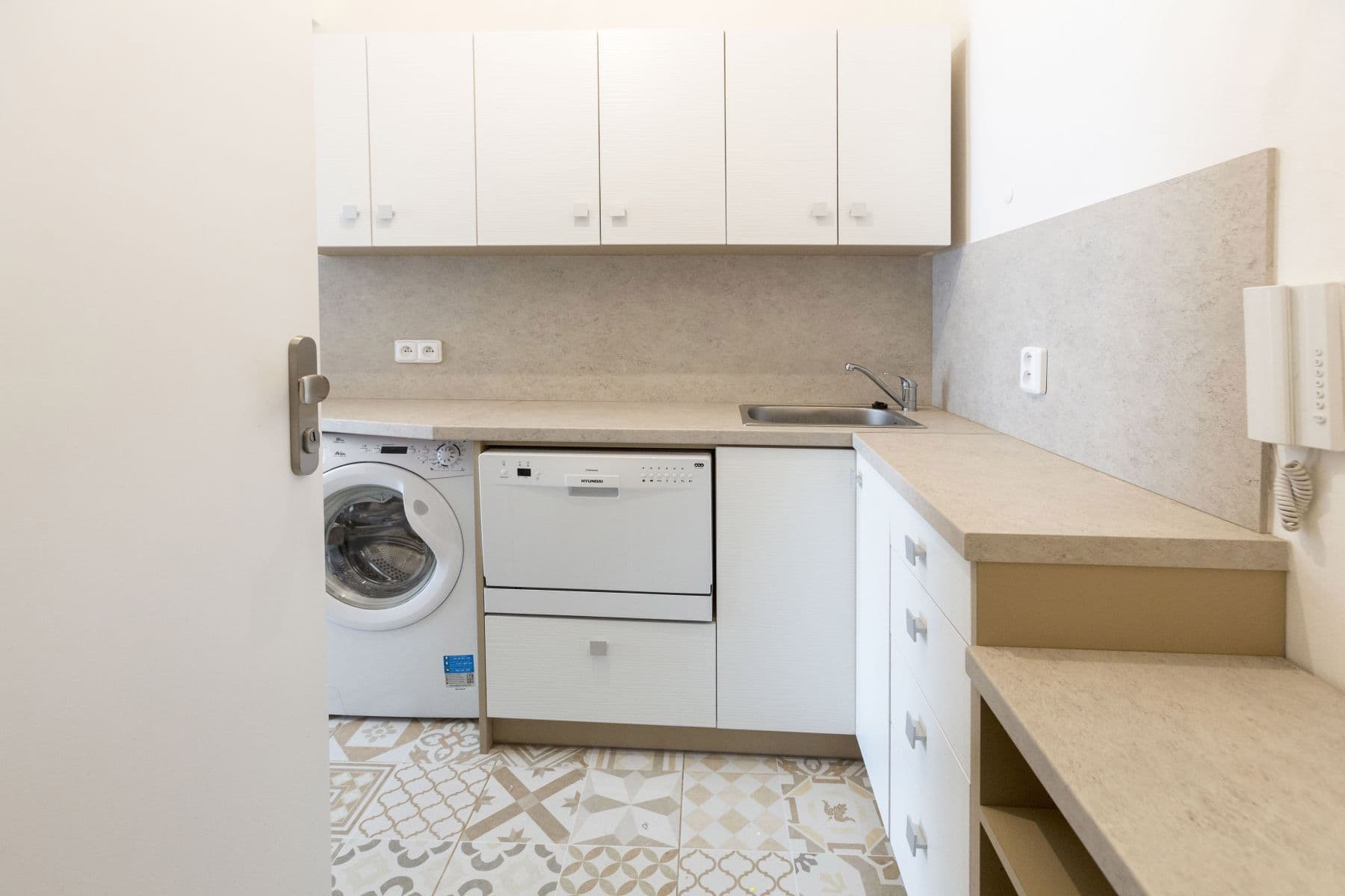 Prenájom bytu 1-izbový 20 m², Čestmírova, Praha, Praha Prenájom bytu 1-izbový 20 m², Čestmírova, Praha, Praha