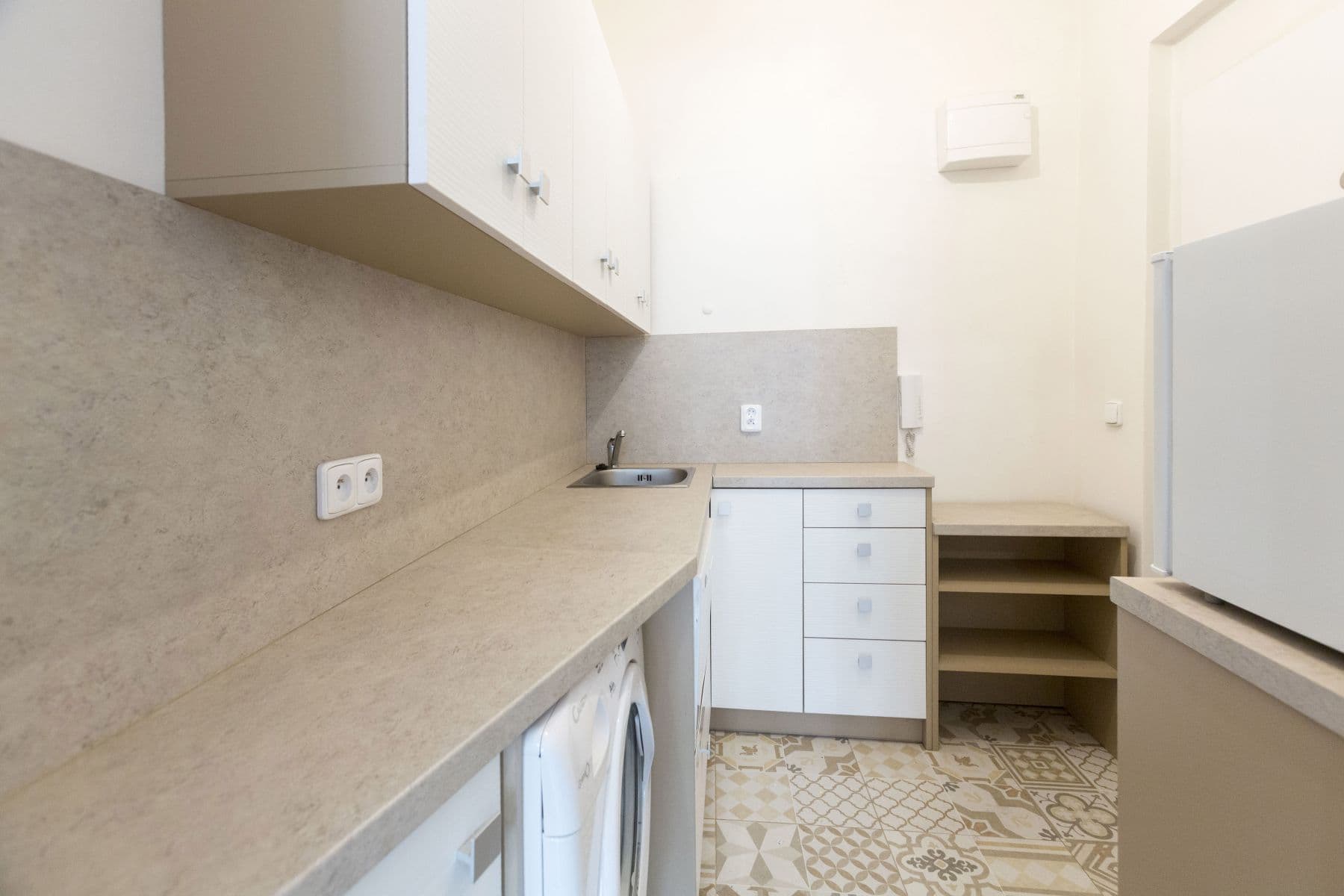 Prenájom bytu 1-izbový 20 m², Čestmírova, Praha, Praha Prenájom bytu 1-izbový 20 m², Čestmírova, Praha, Praha