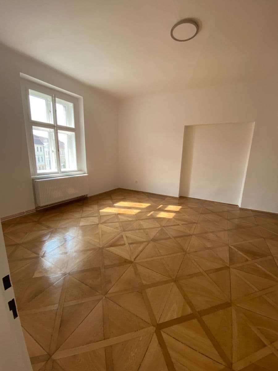 Prenájom bytu 3-izbový 100 m², Velké náměstí, Písek, Jihočeský kraj Prenájom bytu 3-izbový 100 m², Velké náměstí, Písek, Jihočeský kraj