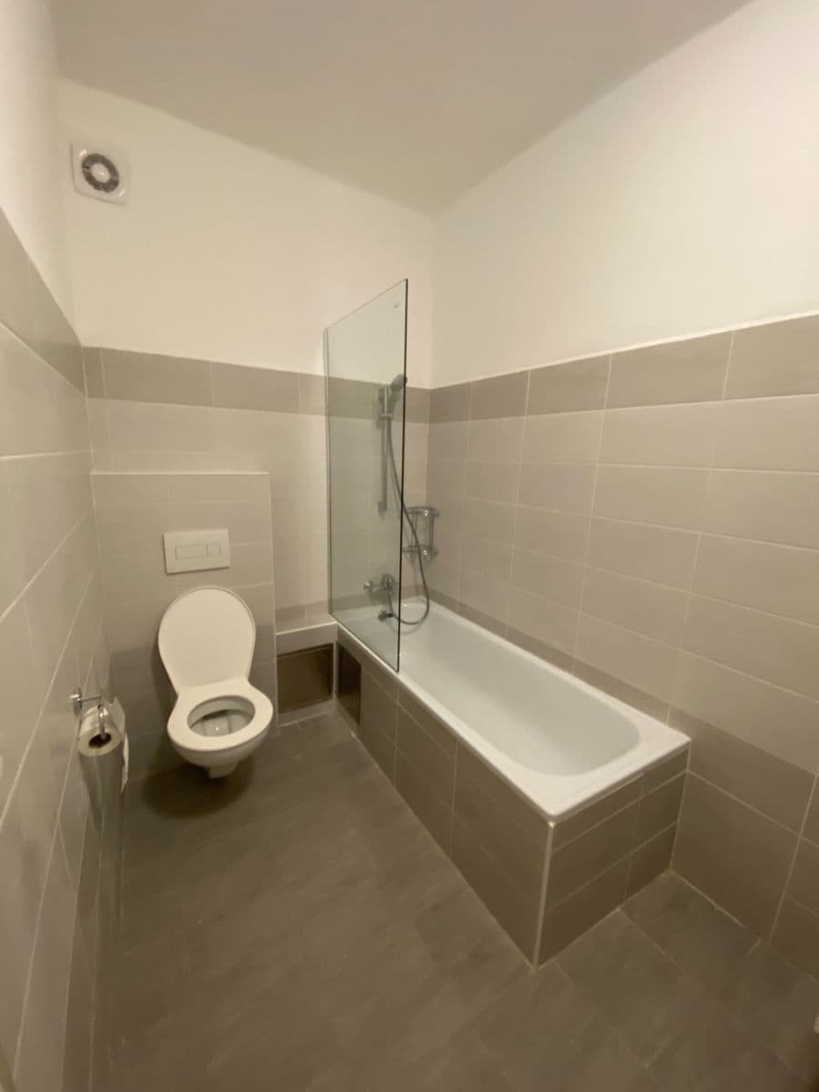 Prenájom bytu 3-izbový 100 m², Velké náměstí, Písek, Jihočeský kraj Prenájom bytu 3-izbový 100 m², Velké náměstí, Písek, Jihočeský kraj