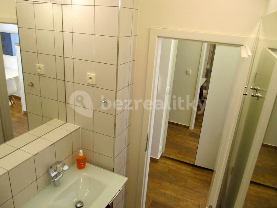 Prenájom bytu 1-izbový 20 m², Plavecká, Praha, Praha Prenájom bytu 1-izbový 20 m², Plavecká, Praha, Praha