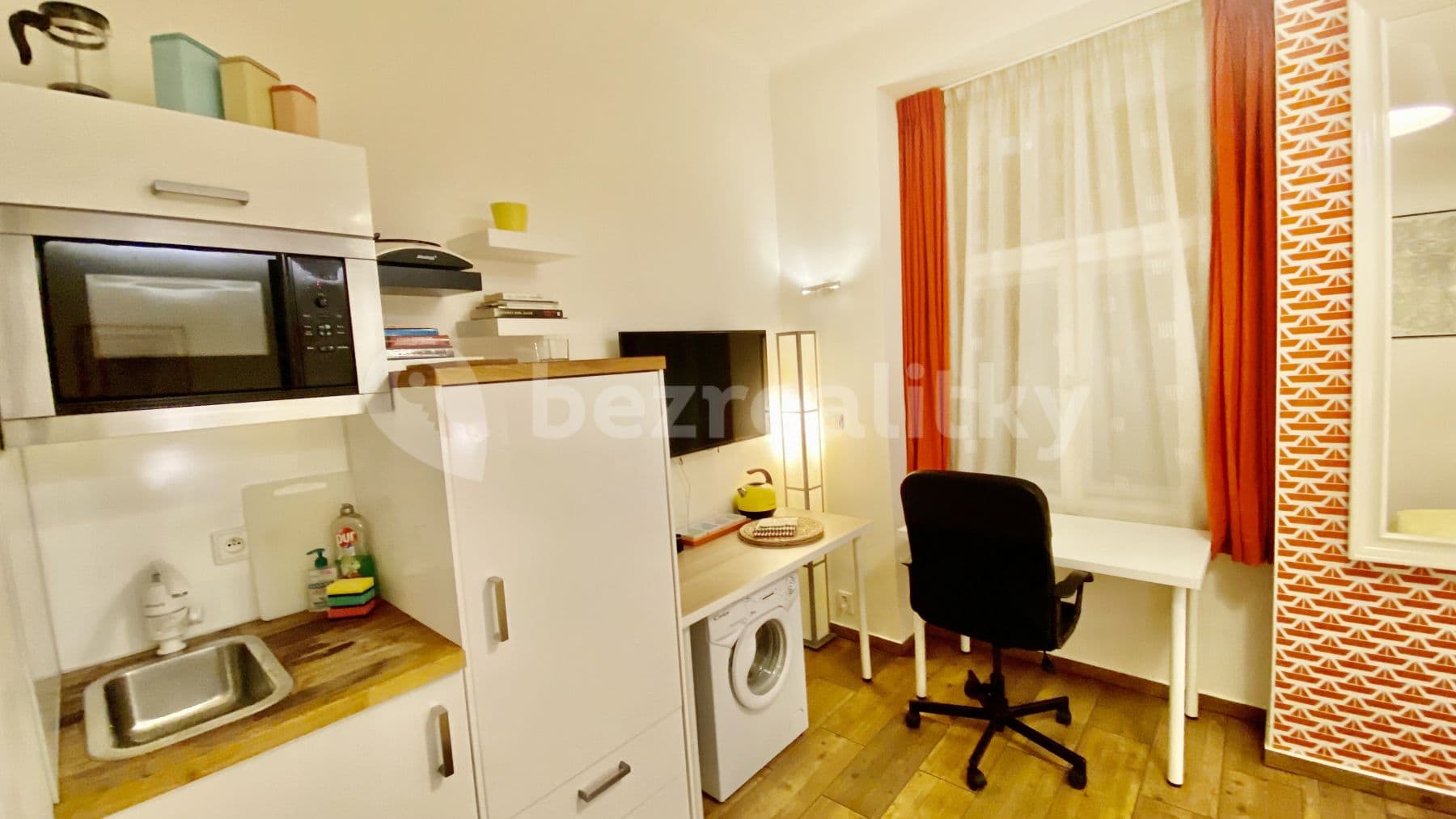 Prenájom bytu 1-izbový 20 m², Plavecká, Praha, Praha Prenájom bytu 1-izbový 20 m², Plavecká, Praha, Praha