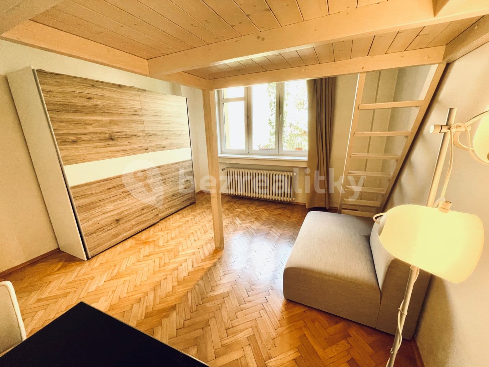Prenájom bytu Garsoniéra 28 m², Kozácká, Praha, Praha