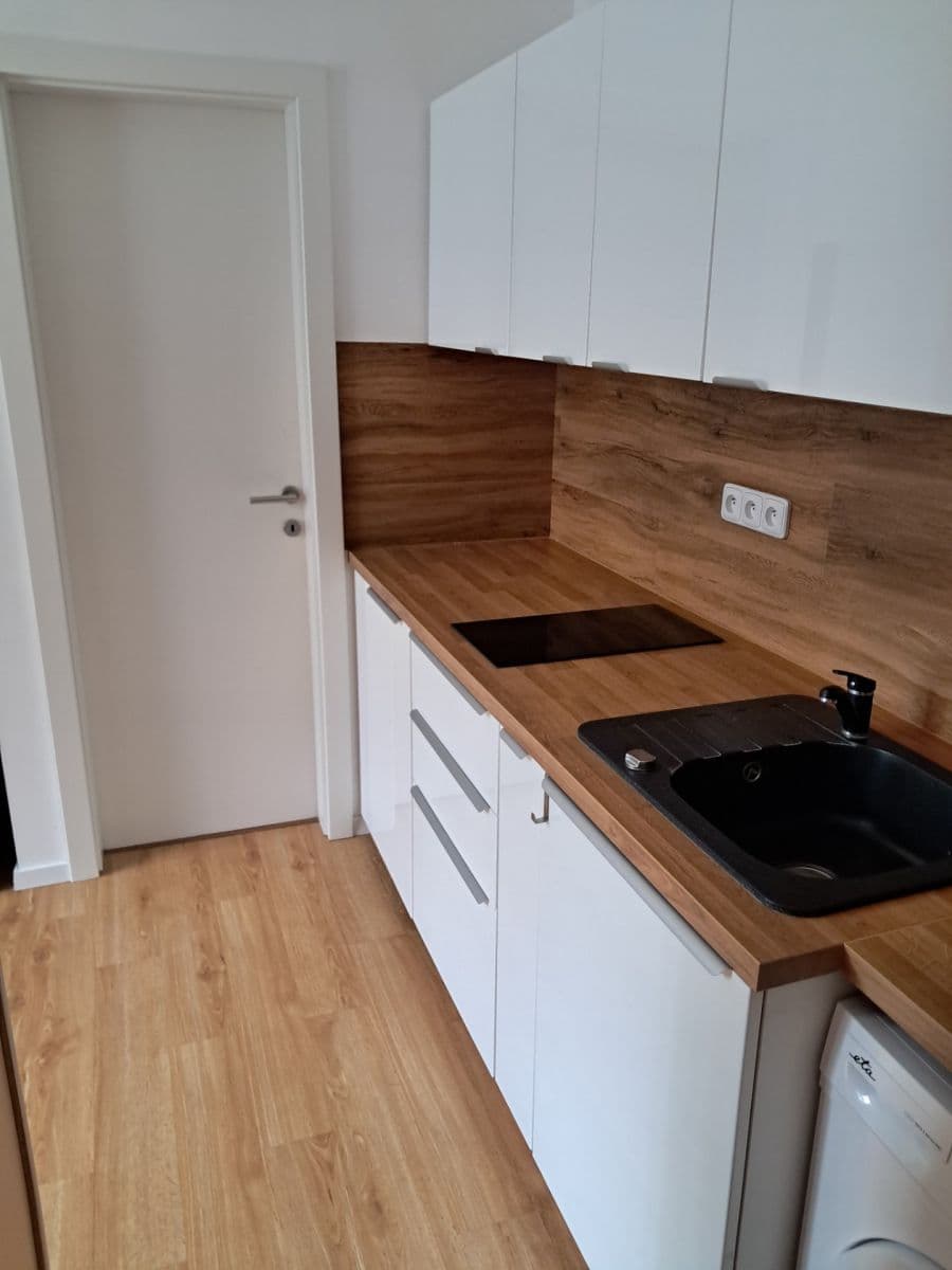 Prenájom bytu 1-izbový 22 m², Pod Kesnerkou, Praha, Praha Prenájom bytu 1-izbový 22 m², Pod Kesnerkou, Praha, Praha