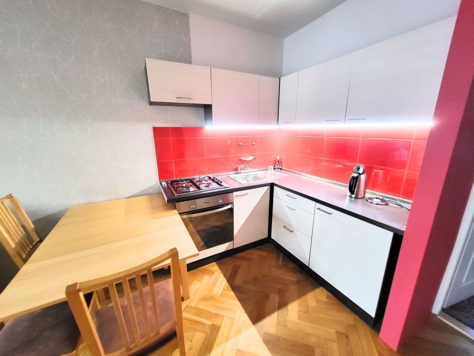 Prenájom bytu 4-izbový 80 m², Nad Alejí, Praha, Praha Prenájom bytu 4-izbový 80 m², Nad Alejí, Praha, Praha