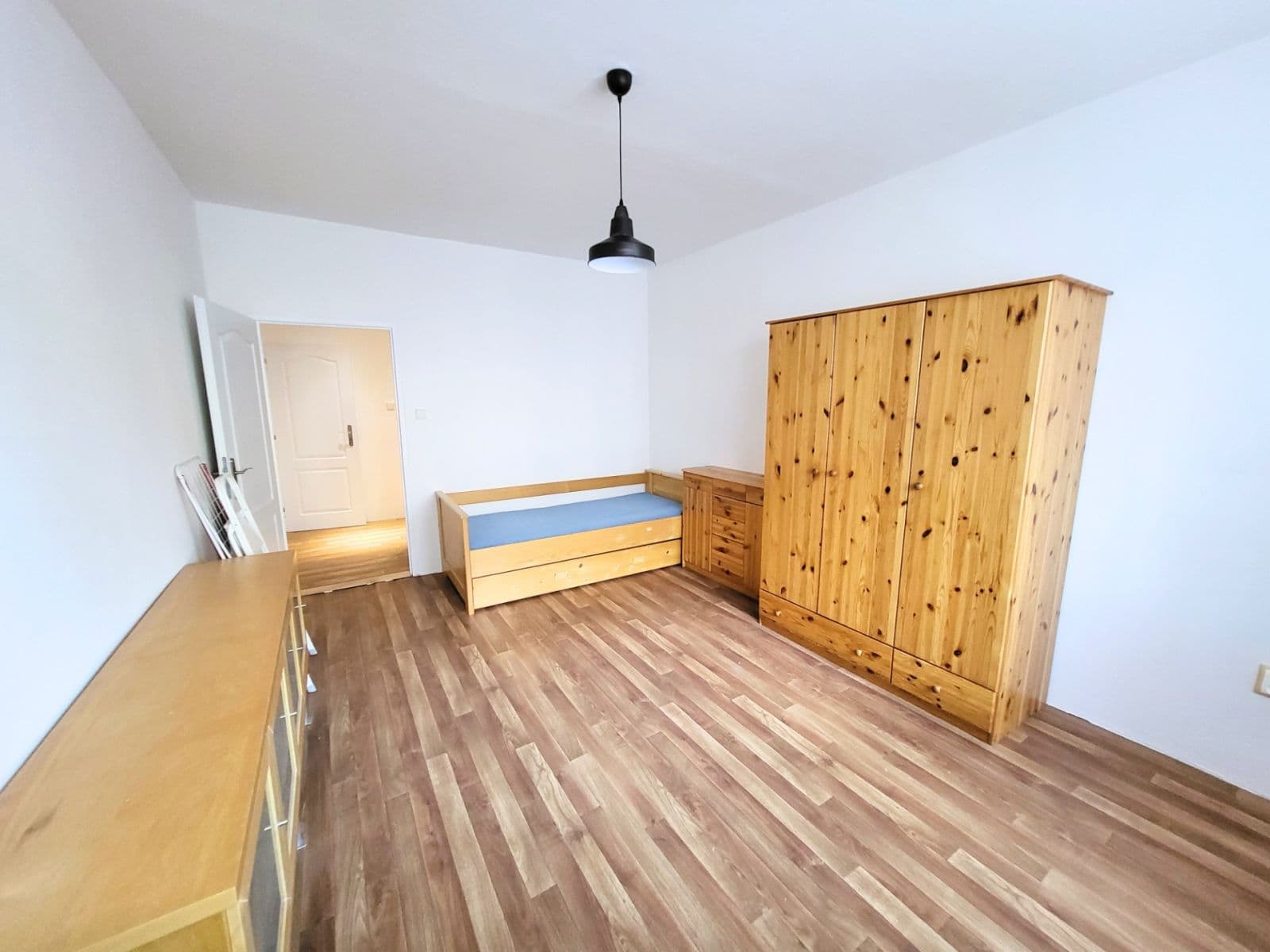 Prenájom bytu 4-izbový 80 m², Nad Alejí, Praha, Praha Prenájom bytu 4-izbový 80 m², Nad Alejí, Praha, Praha