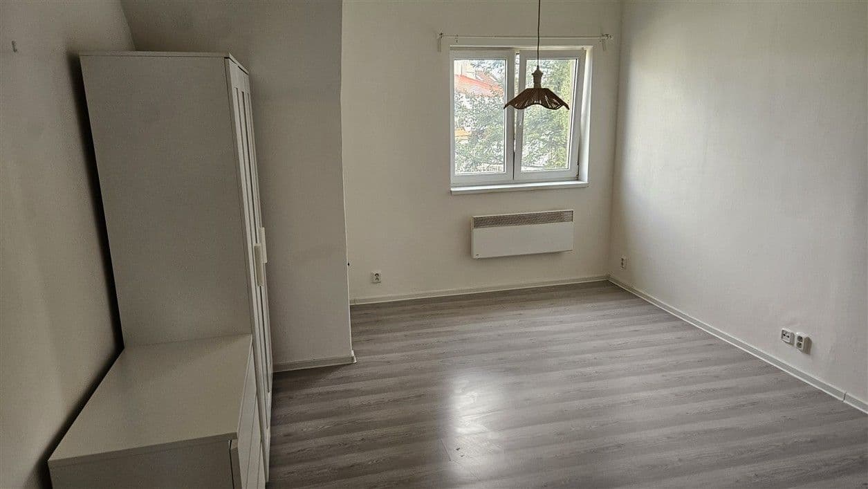 Prenájom bytu 1-izbový 21 m², Šárecká, Praha, Praha Prenájom bytu 1-izbový 21 m², Šárecká, Praha, Praha