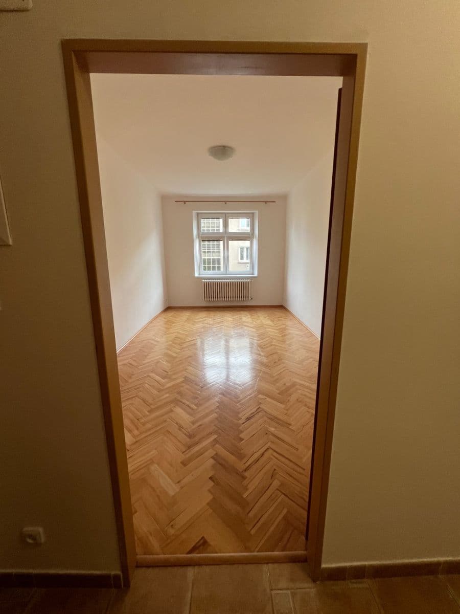 Prenájom bytu 2-izbový 73 m², Na Hroudě, Praha, Praha Prenájom bytu 2-izbový 73 m², Na Hroudě, Praha, Praha