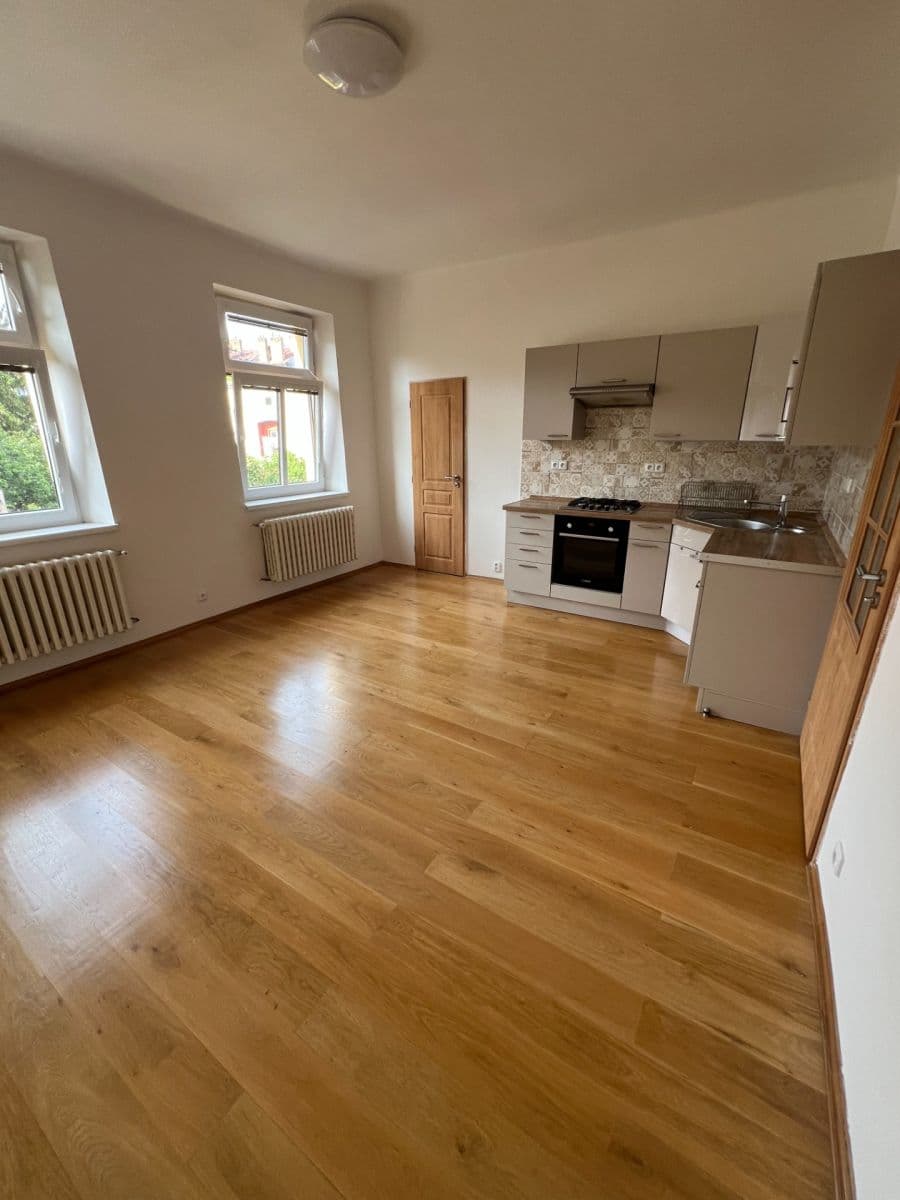 Prenájom bytu 2-izbový 73 m², Na Hroudě, Praha, Praha Prenájom bytu 2-izbový 73 m², Na Hroudě, Praha, Praha