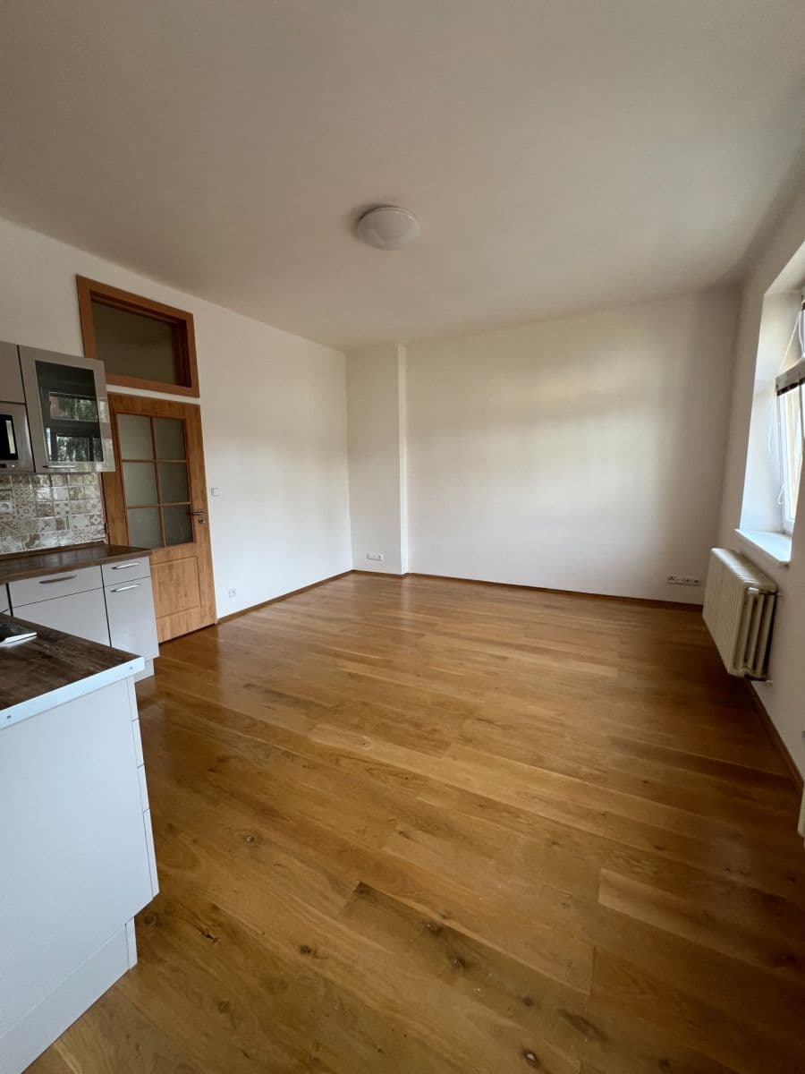 Prenájom bytu 2-izbový 73 m², Na Hroudě, Praha, Praha Prenájom bytu 2-izbový 73 m², Na Hroudě, Praha, Praha