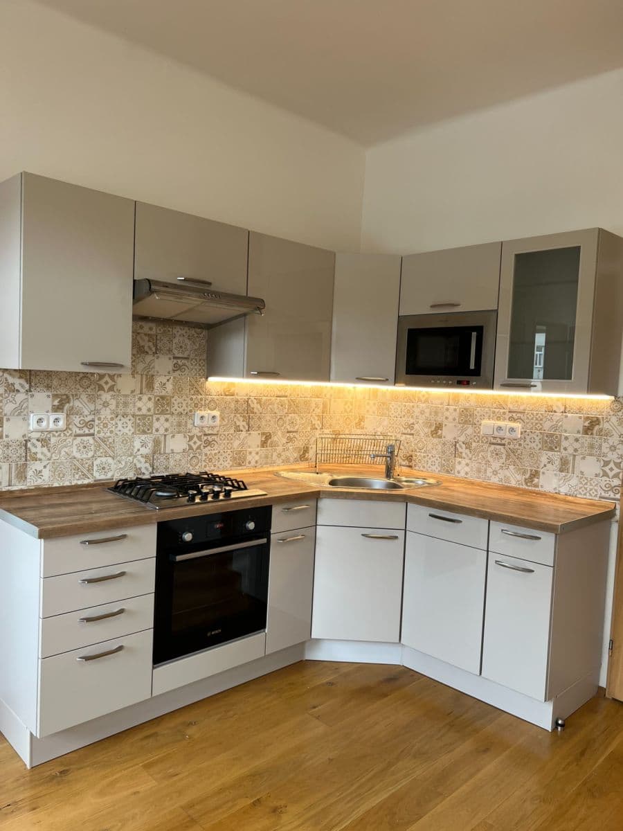 Prenájom bytu 2-izbový 73 m², Na Hroudě, Praha, Praha Prenájom bytu 2-izbový 73 m², Na Hroudě, Praha, Praha