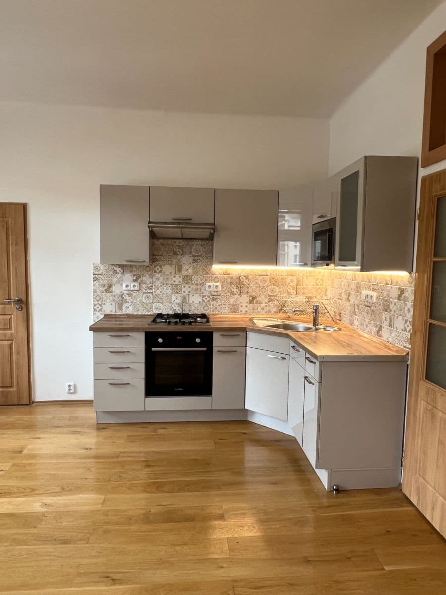 Prenájom bytu 2-izbový 73 m², Na Hroudě, Praha, Praha Prenájom bytu 2-izbový 73 m², Na Hroudě, Praha, Praha