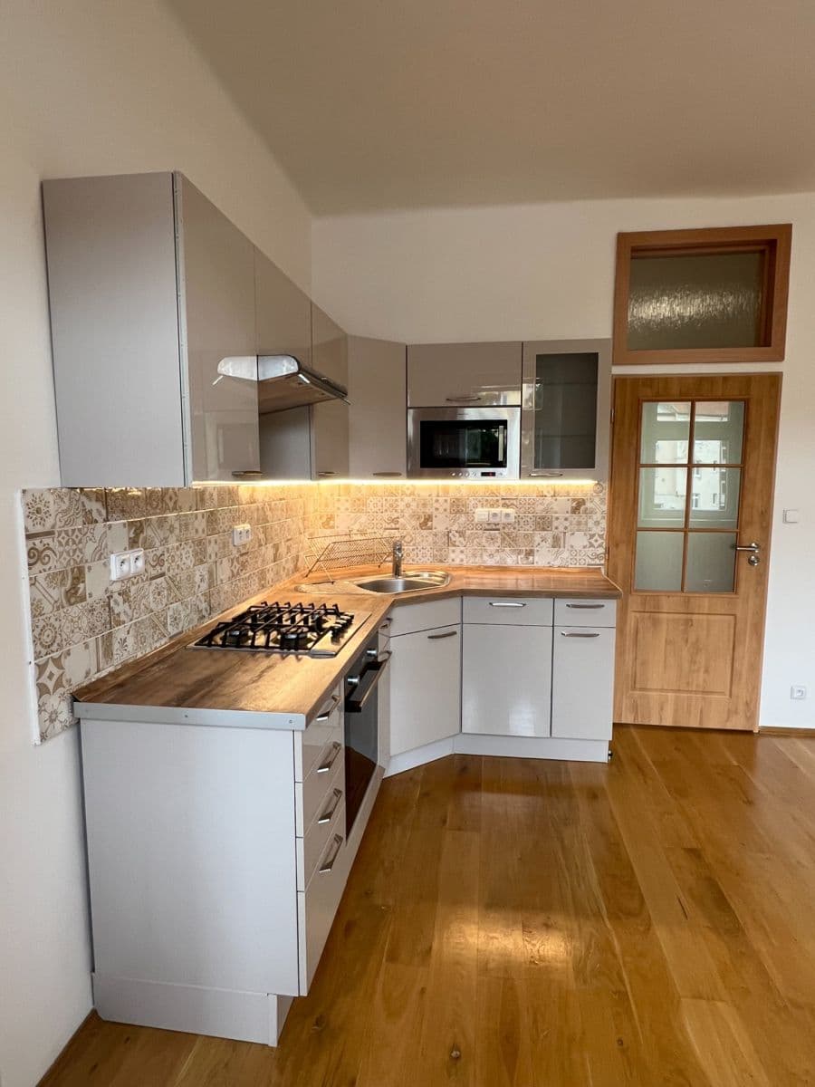 Prenájom bytu 2-izbový 73 m², Na Hroudě, Praha, Praha Prenájom bytu 2-izbový 73 m², Na Hroudě, Praha, Praha