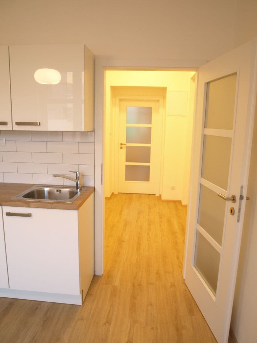 Prenájom bytu 1-izbový 48 m², Pod Školou, Praha, Praha Prenájom bytu 1-izbový 48 m², Pod Školou, Praha, Praha