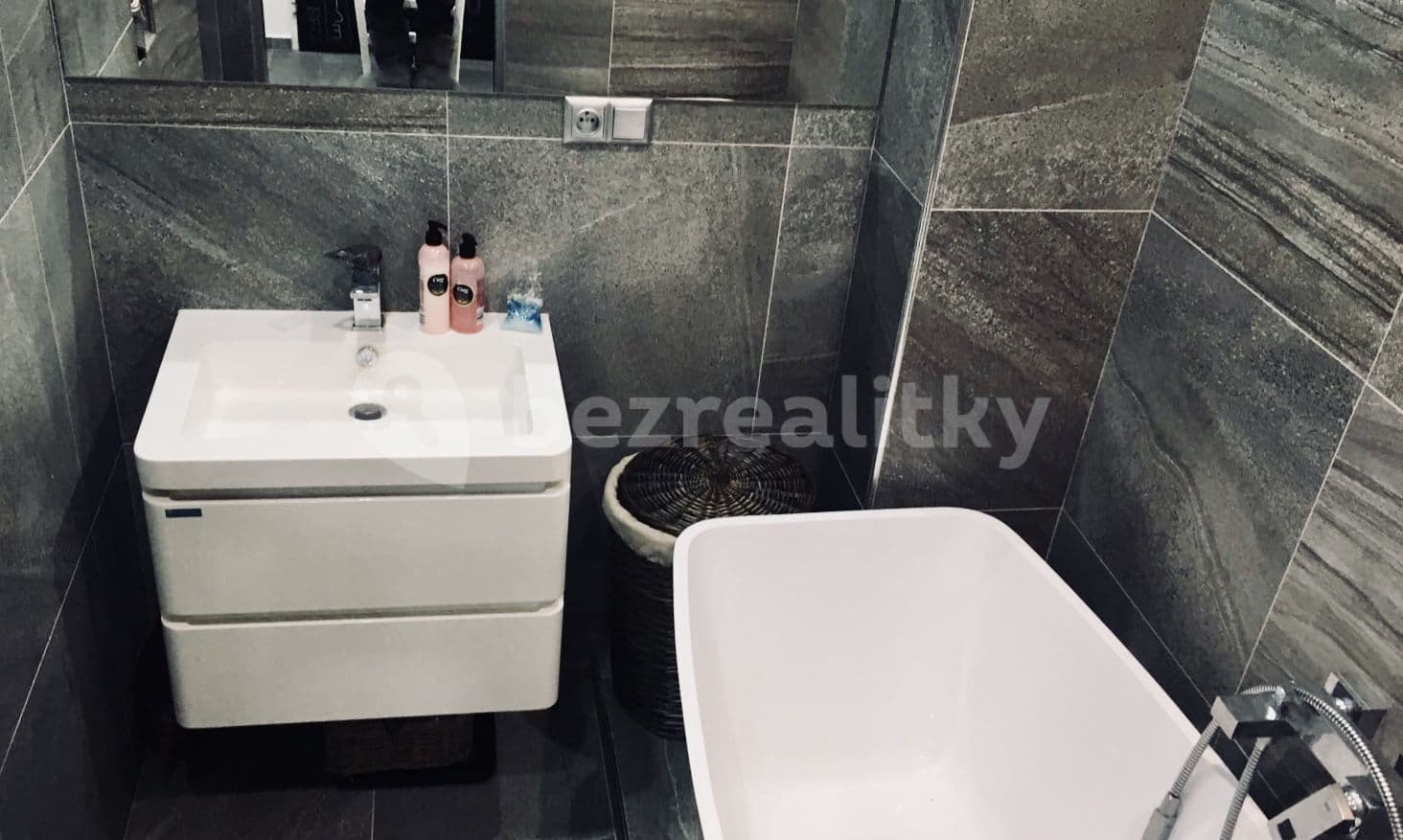 Prenájom bytu 2-izbový 52 m², Sokolovská, Praha, Praha Prenájom bytu 2-izbový 52 m², Sokolovská, Praha, Praha