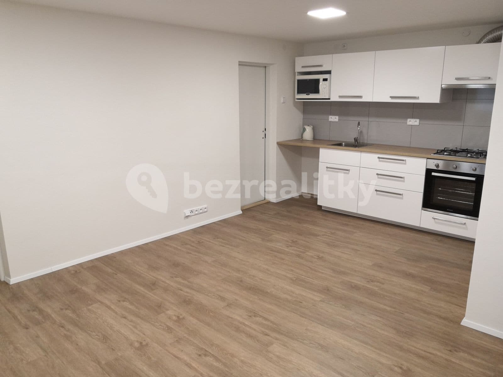Prenájom bytu 4-izbový 104 m², U Sokolovny, Zlín, Zlínský kraj Prenájom bytu 4-izbový 104 m², U Sokolovny, Zlín, Zlínský kraj