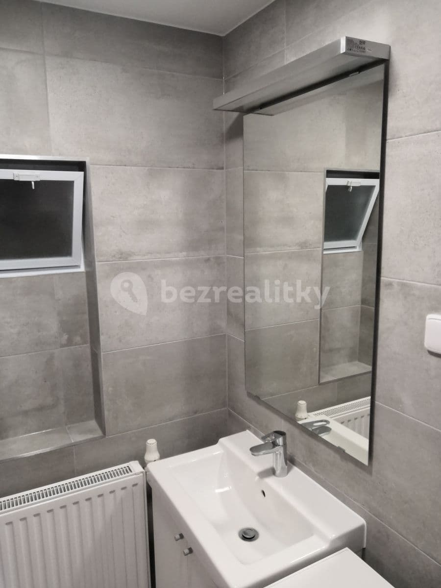 Prenájom bytu 4-izbový 104 m², U Sokolovny, Zlín, Zlínský kraj Prenájom bytu 4-izbový 104 m², U Sokolovny, Zlín, Zlínský kraj