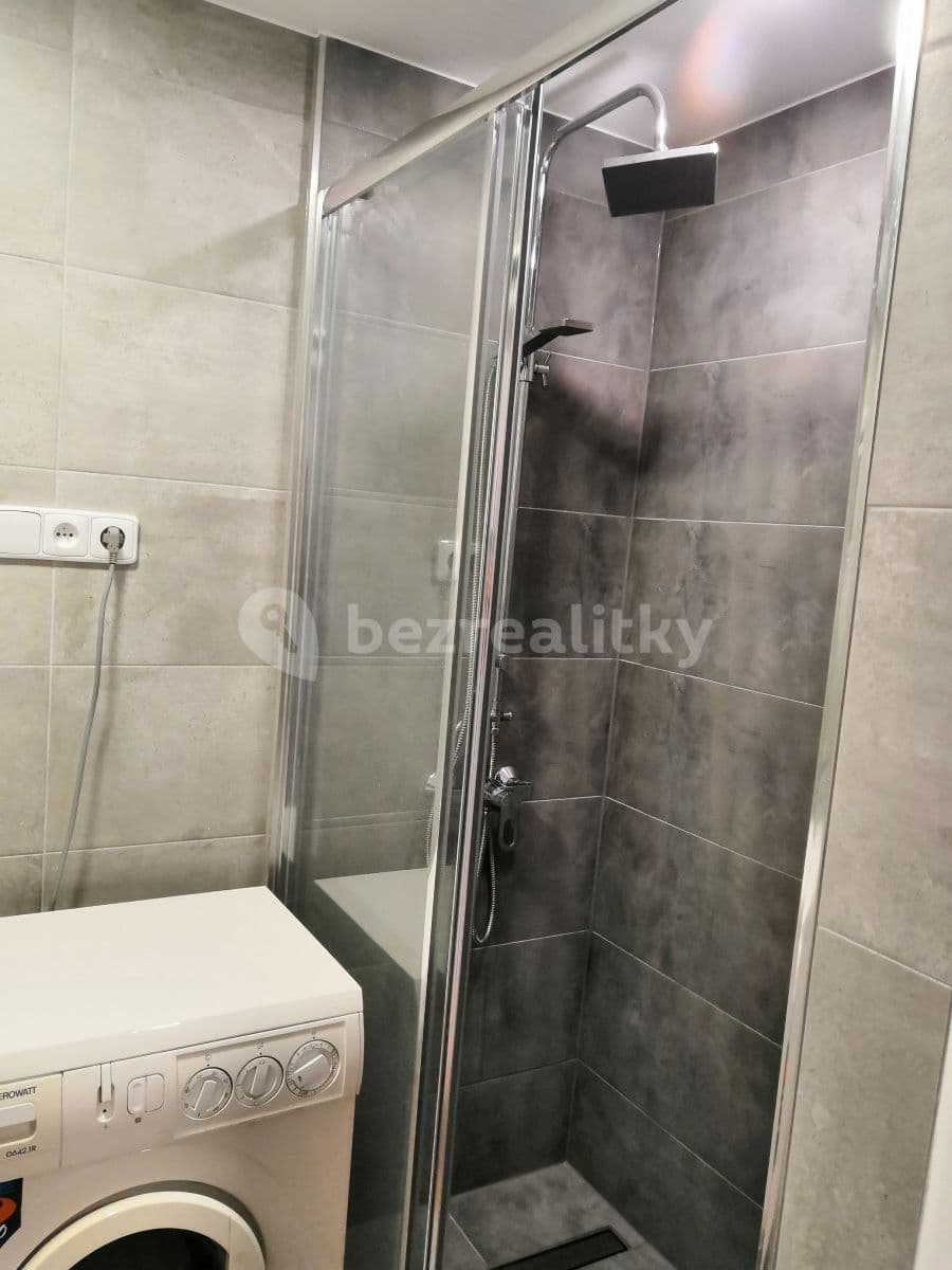 Prenájom bytu 4-izbový 104 m², U Sokolovny, Zlín, Zlínský kraj Prenájom bytu 4-izbový 104 m², U Sokolovny, Zlín, Zlínský kraj