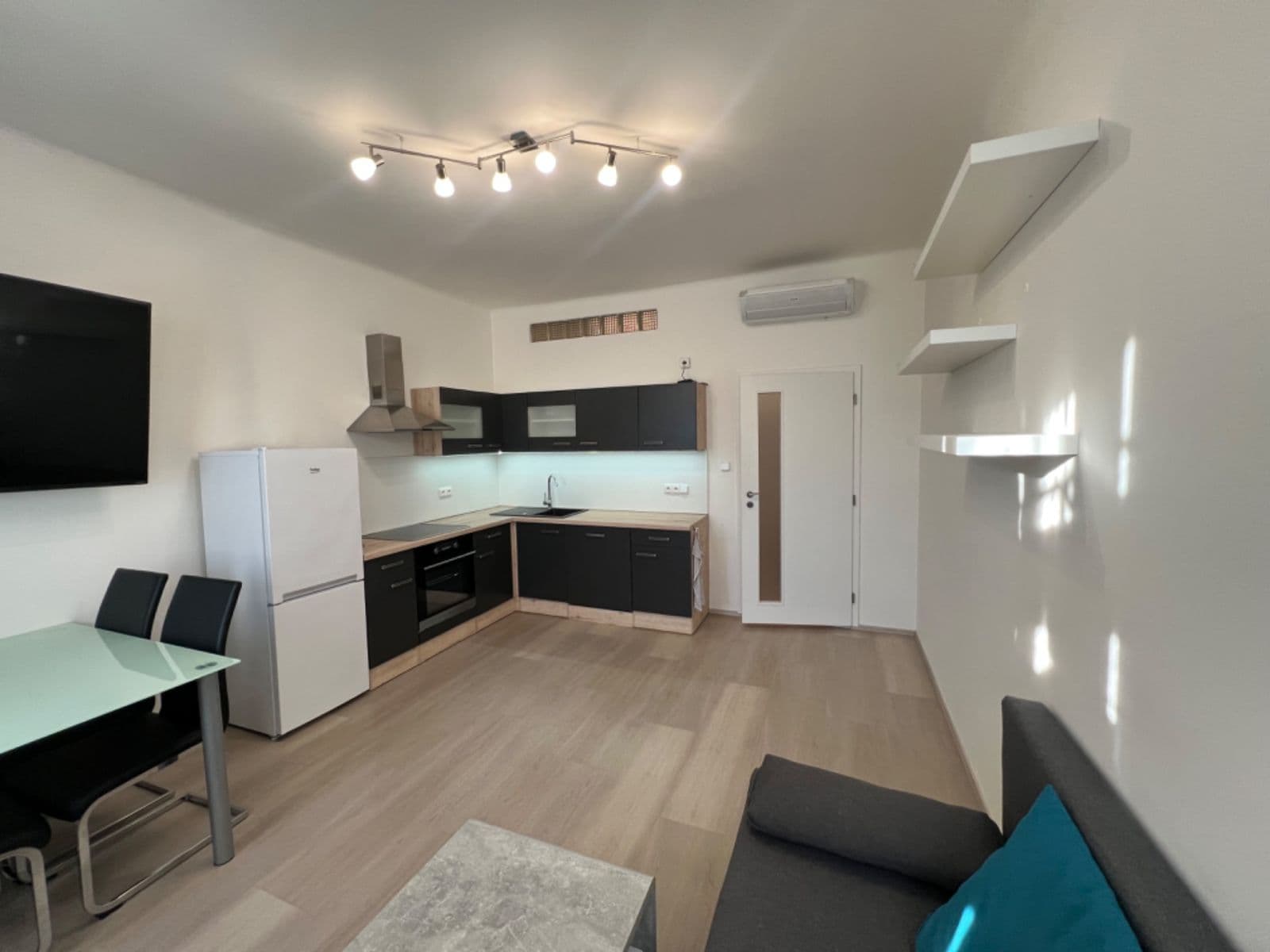 Prenájom bytu 2-izbový 55 m², Letenské náměstí, Praha, Praha Prenájom bytu 2-izbový 55 m², Letenské náměstí, Praha, Praha