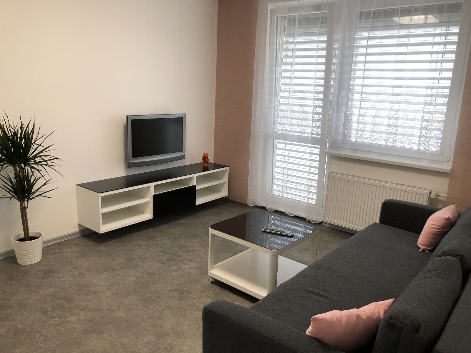 Prenájom bytu 1-izbový 36 m², Jánošíkova, Brno, Jihomoravský kraj Prenájom bytu 1-izbový 36 m², Jánošíkova, Brno, Jihomoravský kraj