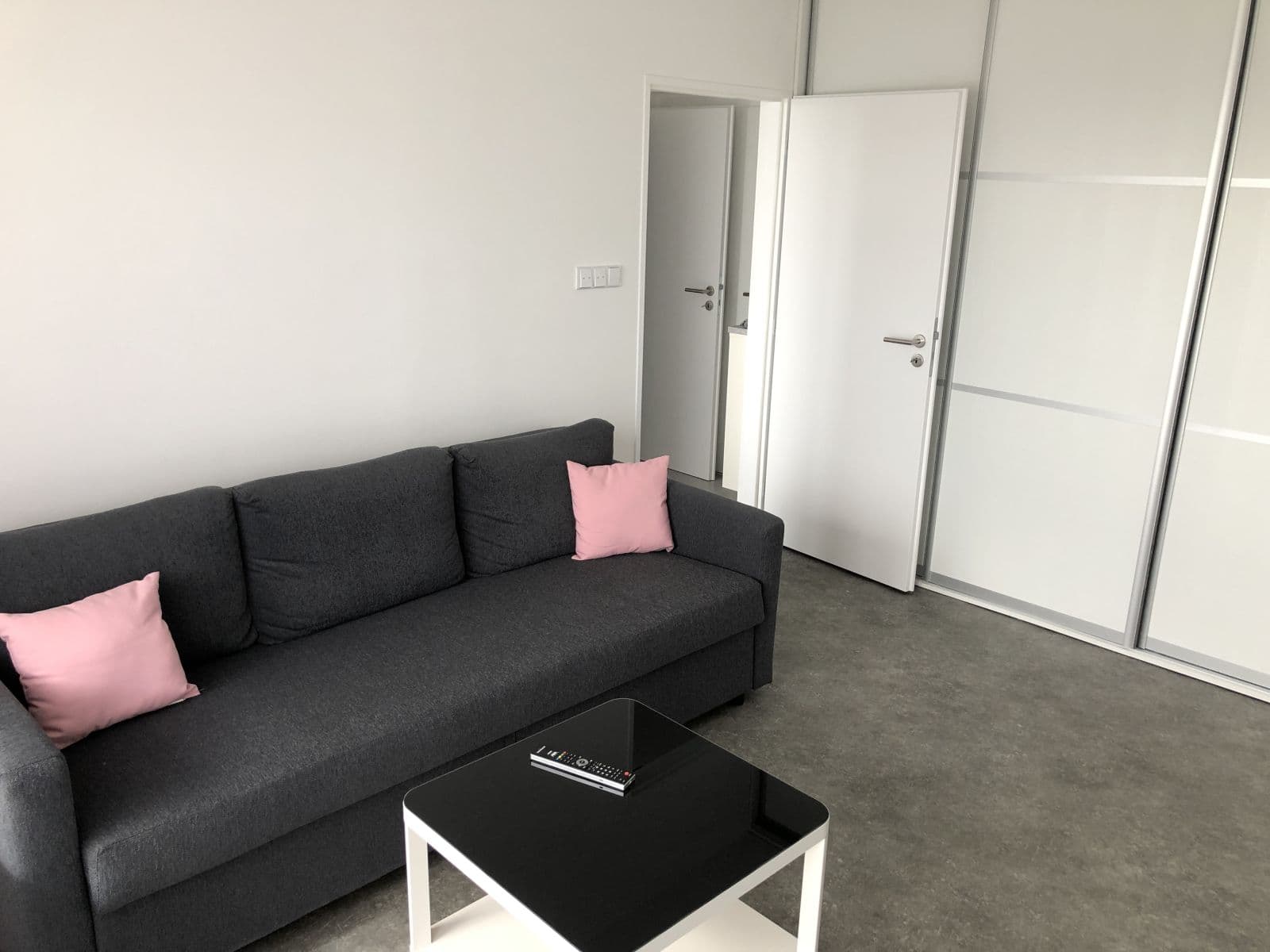 Prenájom bytu 1-izbový 36 m², Jánošíkova, Brno, Jihomoravský kraj Prenájom bytu 1-izbový 36 m², Jánošíkova, Brno, Jihomoravský kraj