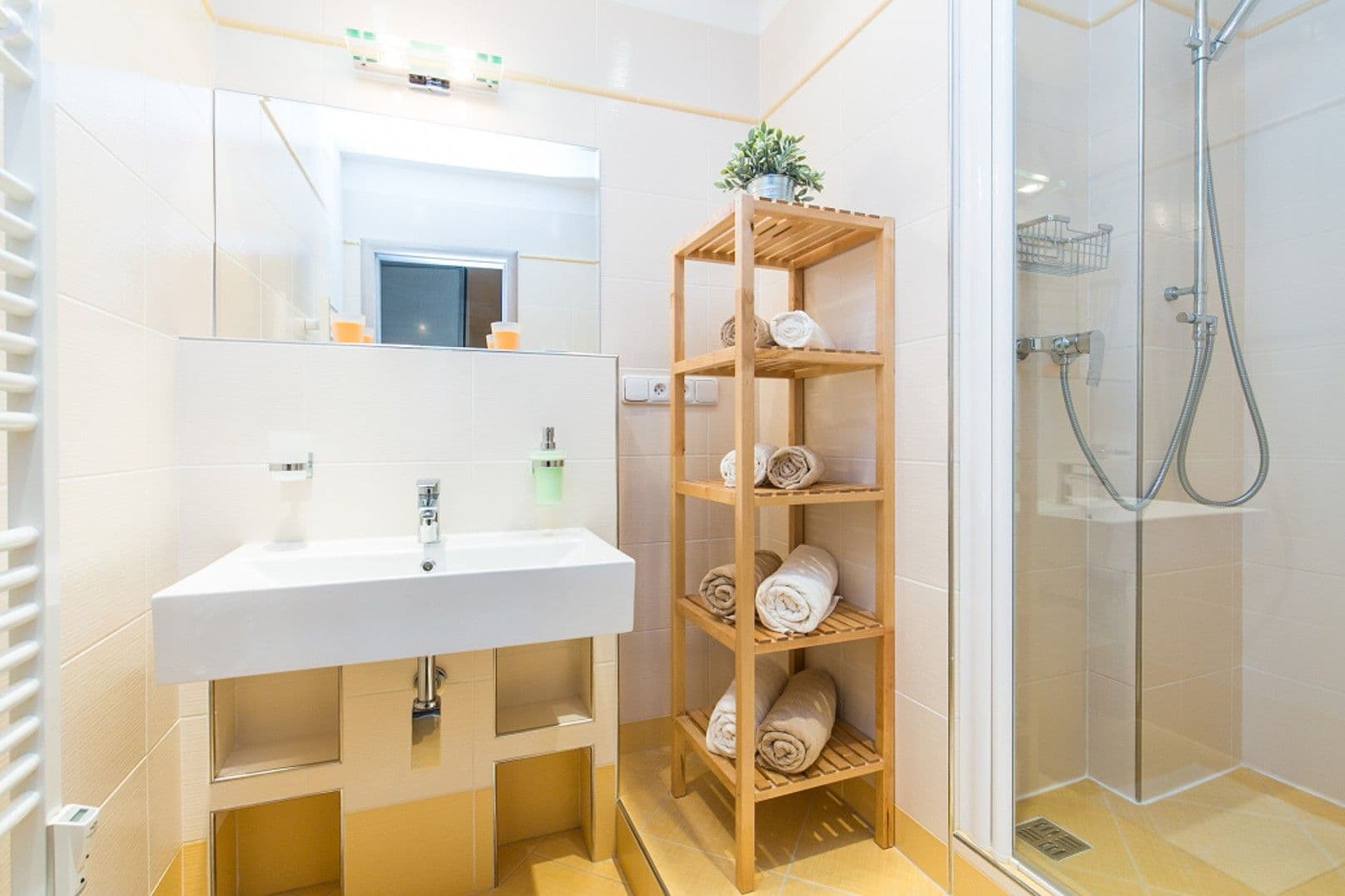 Prenájom bytu 2-izbový 61 m², Kladenská, Praha, Praha Prenájom bytu 2-izbový 61 m², Kladenská, Praha, Praha