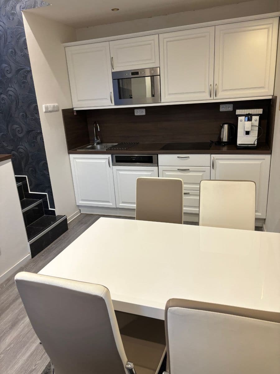 Prenájom bytu 2-izbový 65 m², Milady Horákové, Praha, Praha Prenájom bytu 2-izbový 65 m², Milady Horákové, Praha, Praha