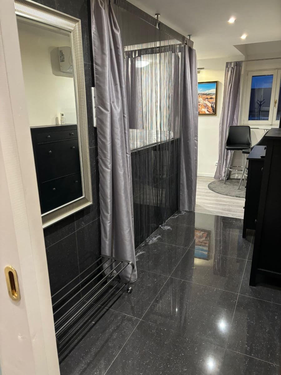 Prenájom bytu 2-izbový 65 m², Milady Horákové, Praha, Praha Prenájom bytu 2-izbový 65 m², Milady Horákové, Praha, Praha