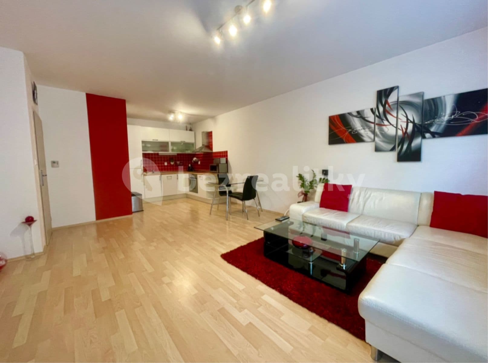 Prenájom bytu 2-izbový 66 m², Budapešťská, Praha, Praha Prenájom bytu 2-izbový 66 m², Budapešťská, Praha, Praha