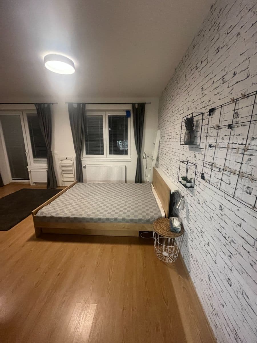 Prenájom bytu 1-izbový 34 m², Milose Havla, Praha, Praha Prenájom bytu 1-izbový 34 m², Milose Havla, Praha, Praha