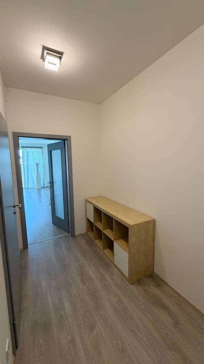 Prenájom bytu 1-izbový 43 m², Premonstrátů, Chýně, Středočeský kraj Prenájom bytu 1-izbový 43 m², Premonstrátů, Chýně, Středočeský kraj