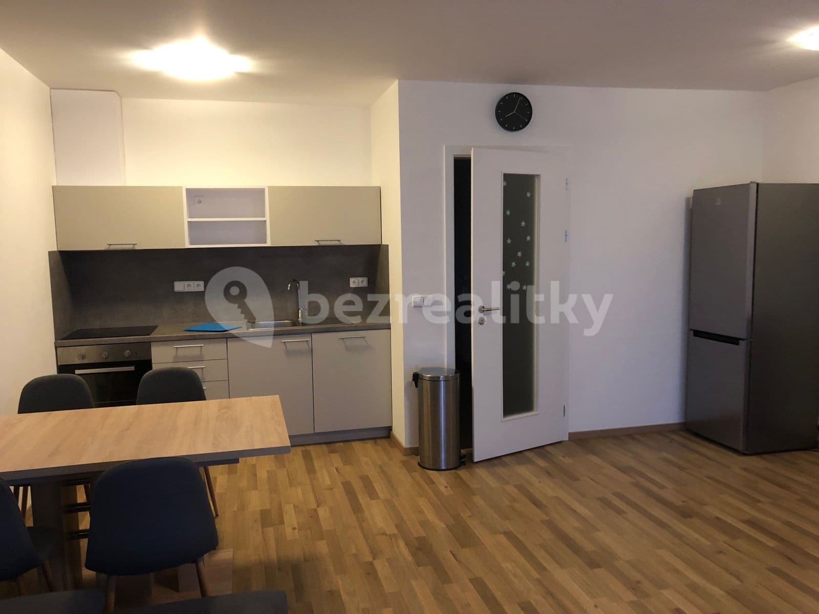 Prenájom bytu 2-izbový 60 m², Okrajová ulice, Hostivice, Středočeský kraj Prenájom bytu 2-izbový 60 m², Okrajová ulice, Hostivice, Středočeský kraj