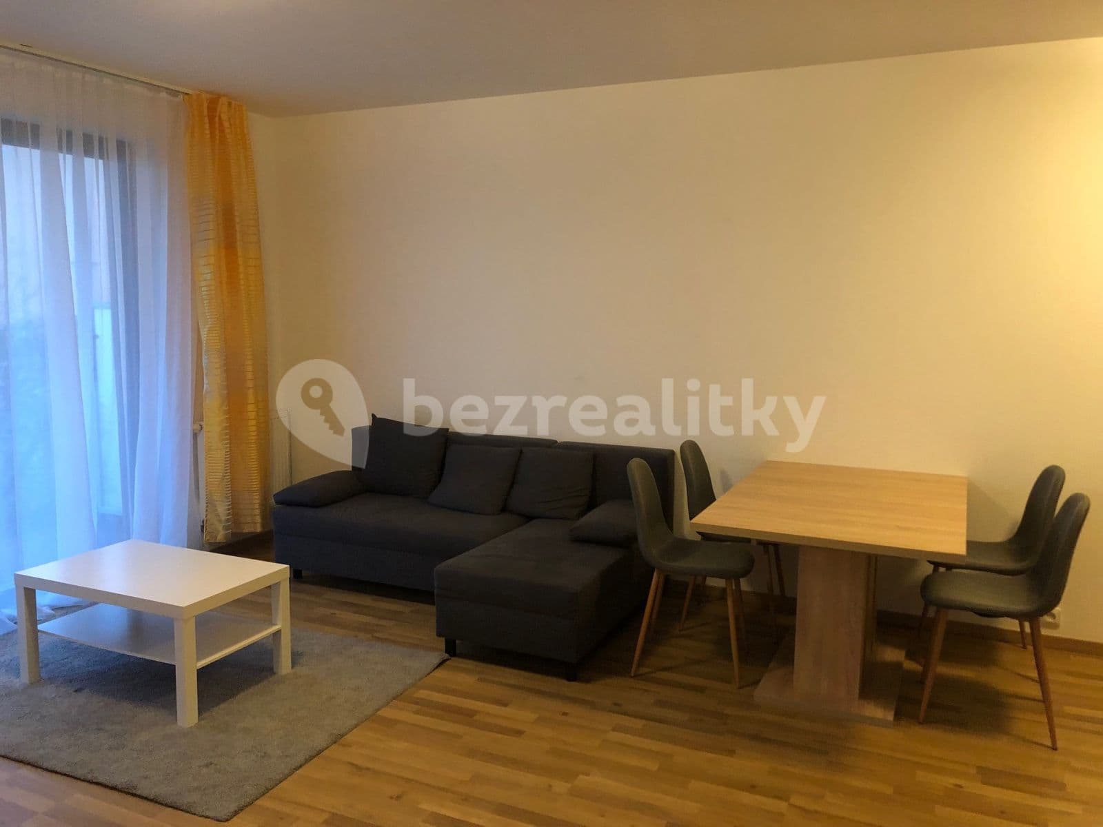 Prenájom bytu 2-izbový 60 m², Okrajová ulice, Hostivice, Středočeský kraj Prenájom bytu 2-izbový 60 m², Okrajová ulice, Hostivice, Středočeský kraj