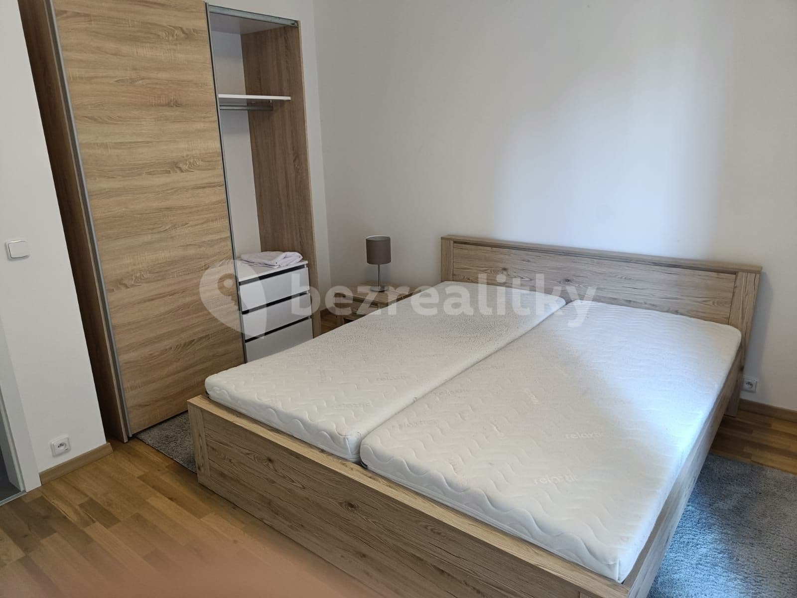 Prenájom bytu 2-izbový 60 m², Okrajová ulice, Hostivice, Středočeský kraj Prenájom bytu 2-izbový 60 m², Okrajová ulice, Hostivice, Středočeský kraj