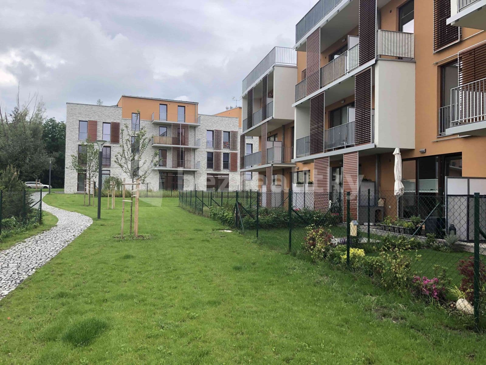 Prenájom bytu 2-izbový 60 m², Okrajová ulice, Hostivice, Středočeský kraj Prenájom bytu 2-izbový 60 m², Okrajová ulice, Hostivice, Středočeský kraj