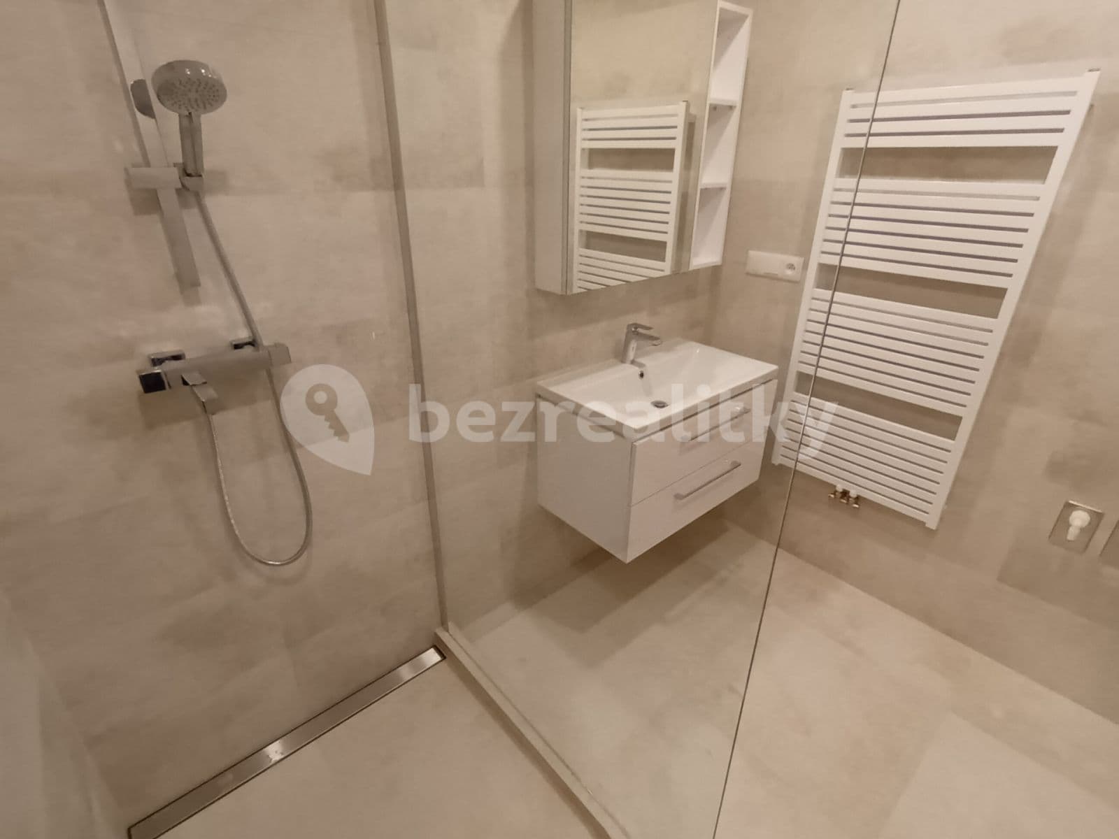 Prenájom bytu 4-izbový 120 m², Zádědina, Zlín, Zlínský kraj Prenájom bytu 4-izbový 120 m², Zádědina, Zlín, Zlínský kraj