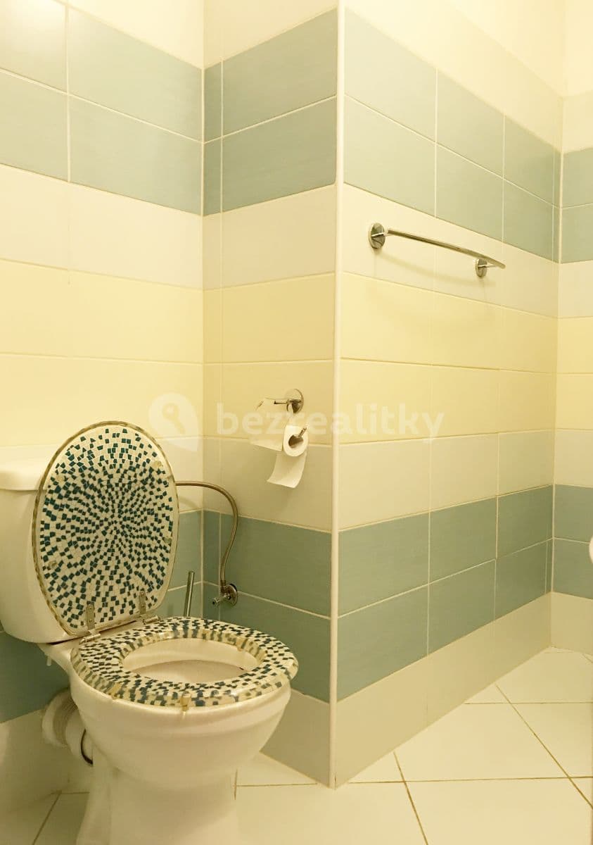 Prenájom bytu 2-izbový 40 m², Černomořská, Praha, Praha Prenájom bytu 2-izbový 40 m², Černomořská, Praha, Praha