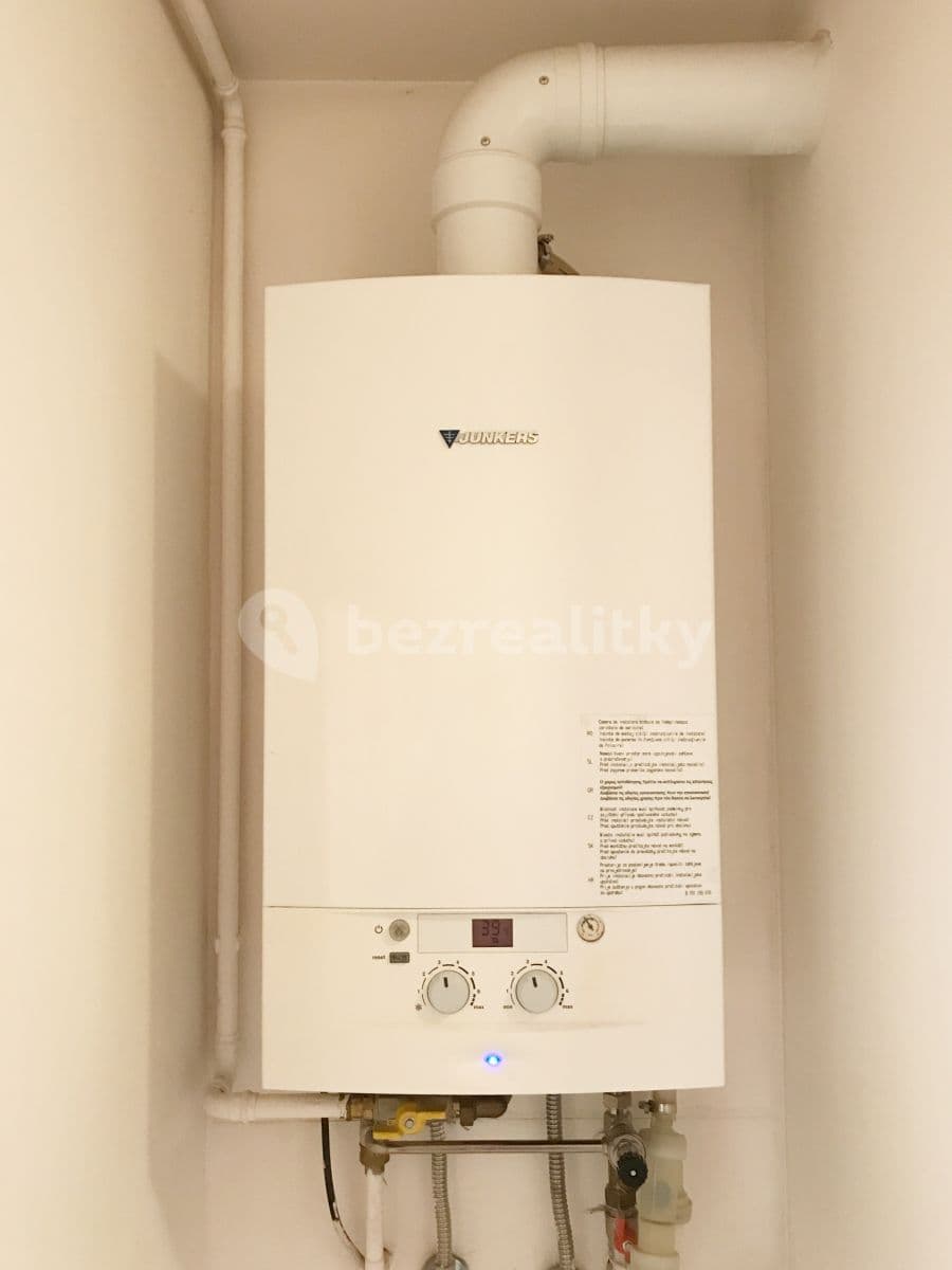 Prenájom bytu 2-izbový 40 m², Černomořská, Praha, Praha Prenájom bytu 2-izbový 40 m², Černomořská, Praha, Praha