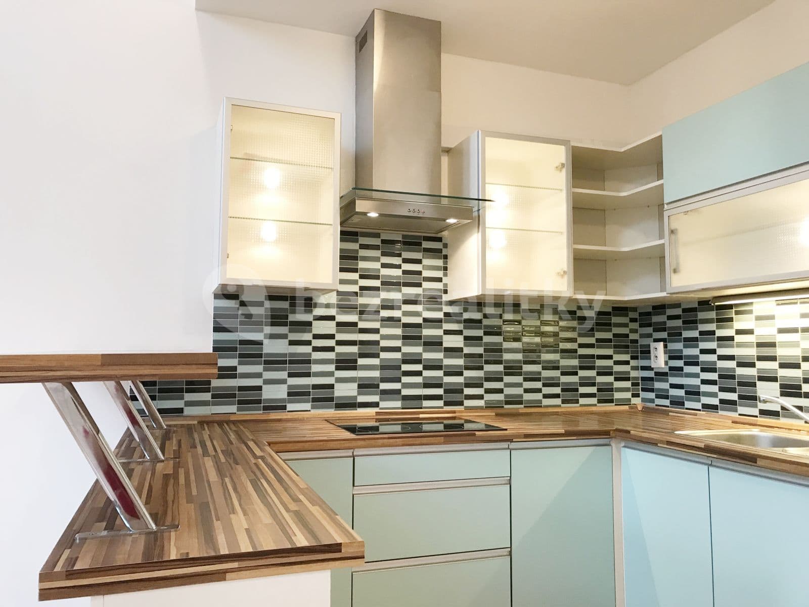 Prenájom bytu 2-izbový 40 m², Černomořská, Praha, Praha Prenájom bytu 2-izbový 40 m², Černomořská, Praha, Praha