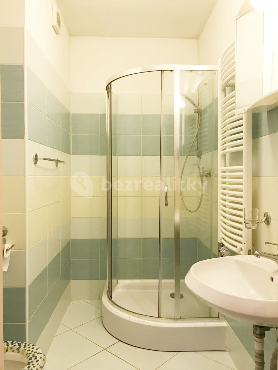 Prenájom bytu 2-izbový 40 m², Černomořská, Praha, Praha Prenájom bytu 2-izbový 40 m², Černomořská, Praha, Praha