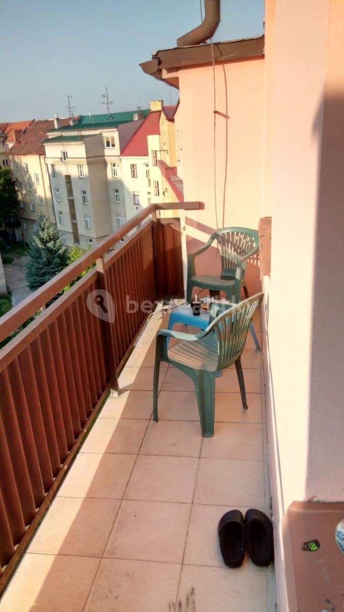 Prenájom bytu 3-izbový 82 m², U Husova sboru, Pardubice, Pardubický kraj Prenájom bytu 3-izbový 82 m², U Husova sboru, Pardubice, Pardubický kraj