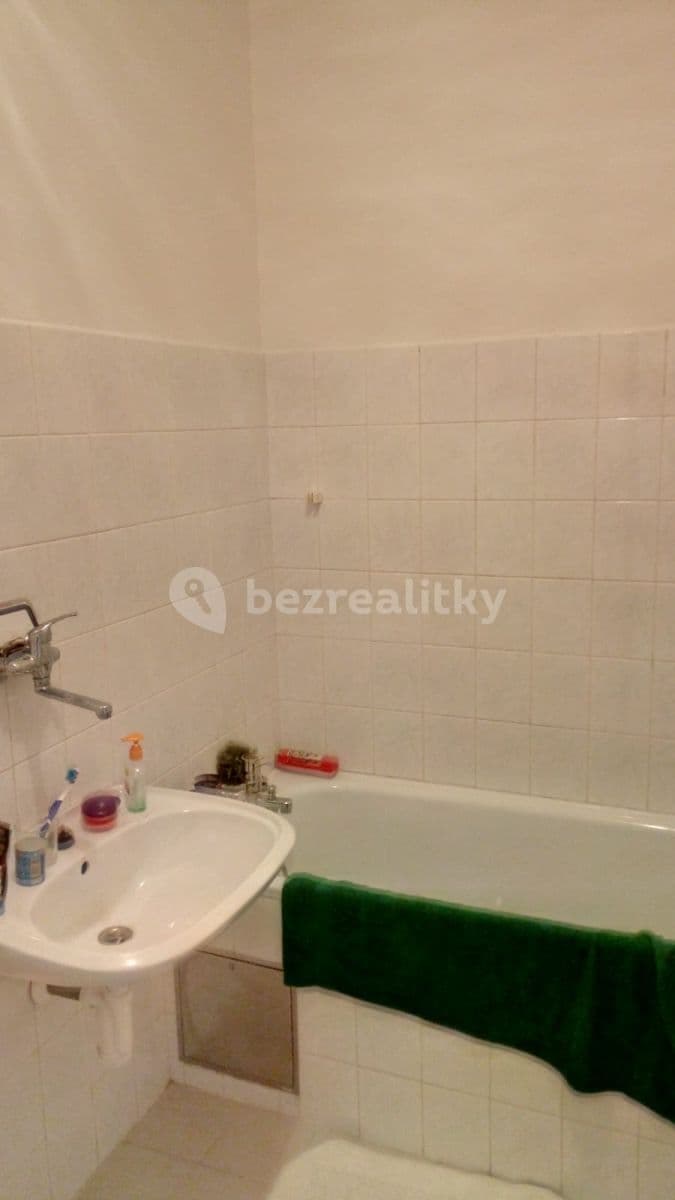 Prenájom bytu 3-izbový 82 m², U Husova sboru, Pardubice, Pardubický kraj Prenájom bytu 3-izbový 82 m², U Husova sboru, Pardubice, Pardubický kraj