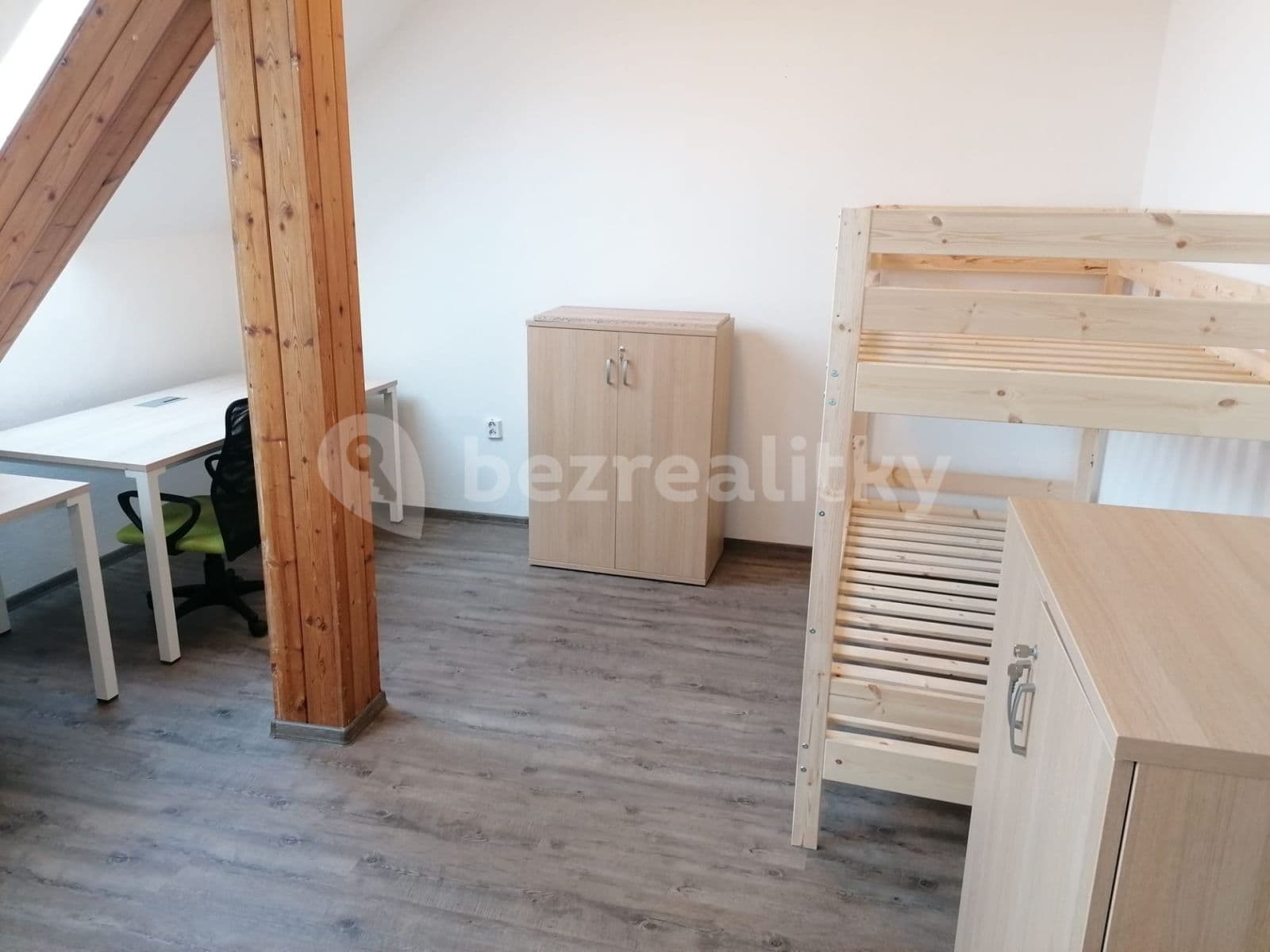 Prenájom bytu 3-izbový 82 m², U Husova sboru, Pardubice, Pardubický kraj Prenájom bytu 3-izbový 82 m², U Husova sboru, Pardubice, Pardubický kraj