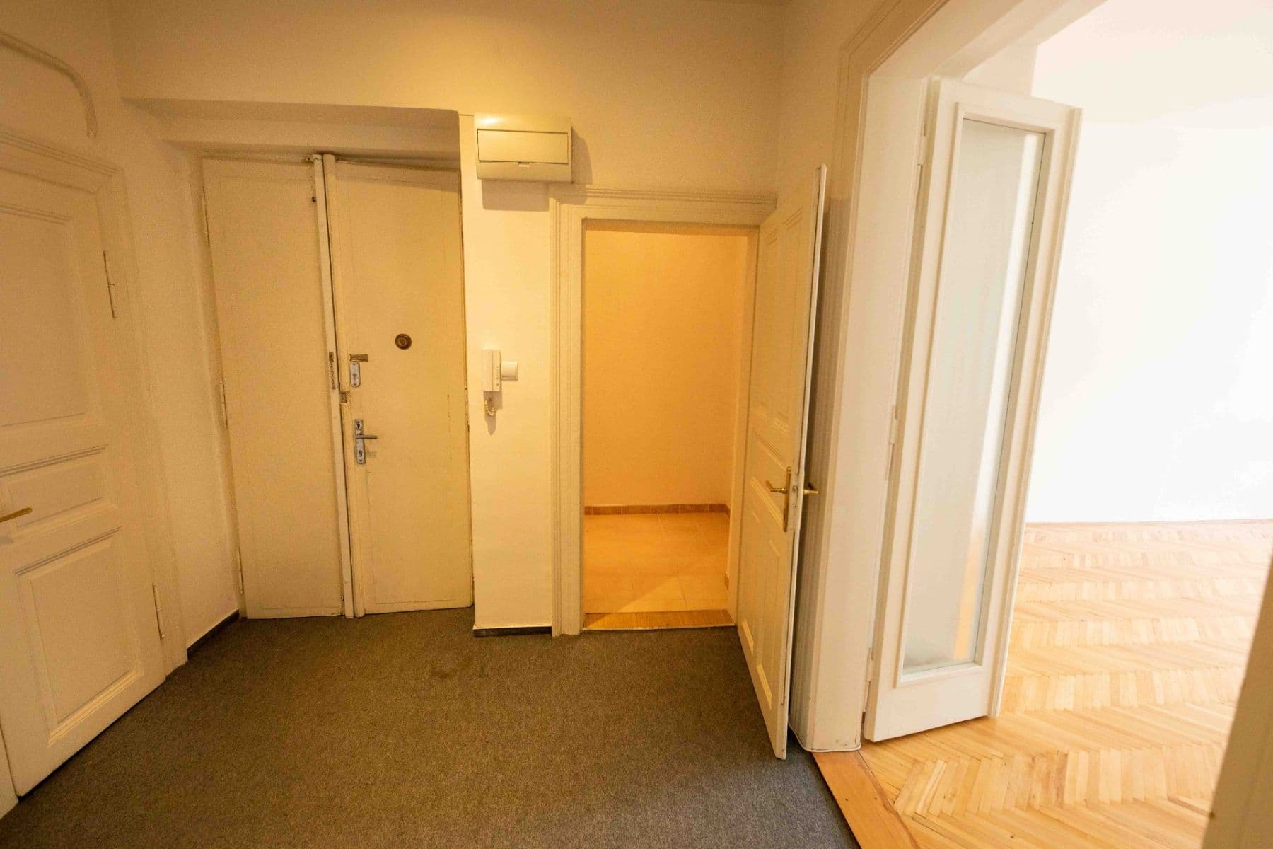 Prenájom bytu 2-izbový 80 m², Bělehradská, Praha, Praha Prenájom bytu 2-izbový 80 m², Bělehradská, Praha, Praha