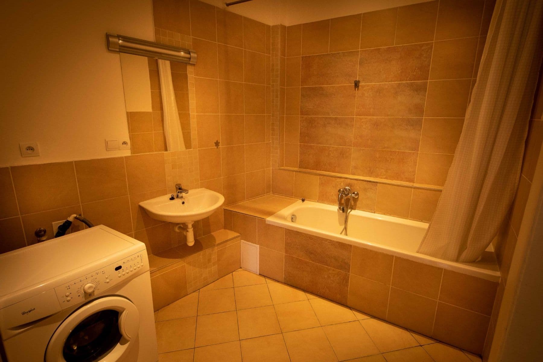 Prenájom bytu 2-izbový 80 m², Bělehradská, Praha, Praha Prenájom bytu 2-izbový 80 m², Bělehradská, Praha, Praha