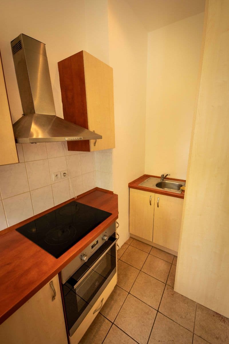 Prenájom bytu 2-izbový 80 m², Bělehradská, Praha, Praha Prenájom bytu 2-izbový 80 m², Bělehradská, Praha, Praha